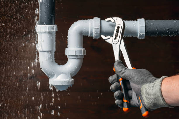 Professional Emergency Plumber technician working in Denton, TX